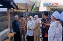 Wakil Bupati Lombok Barat Hj. Nurul Adha turun langsung meninjau kondisi MTs Nujumul Huda, didampingi Camat Lembar, BPBD, dan pimpinan Ponpes Nujumul Huda. Selasa (28/7/2026).(Foto: Istimewa)