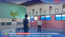 Kondisi memprihatinkan di dalam salah satu ruang kelas SMKN 1 Gerung yang mengalami kerusakan berat, di mana plafon terlihat jebol dan rangka atap terlihat jelas dari dalam ruangan.(Foto: Istimewa)