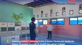 Kondisi memprihatinkan di dalam salah satu ruang kelas SMKN 1 Gerung yang mengalami kerusakan berat, di mana plafon terlihat jebol dan rangka atap terlihat jelas dari dalam ruangan.(Foto: Istimewa)