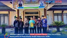 Momen pelepasan Lutfan Ahsanuttafkier menuju Piala Dunia Anak Indonesia 2026 oleh pihak Madrasah dan perwakilan Kementerian Agama Kabupaten Lombok Barat di MAN Lombok Barat, Rabu (1/7/2026).(Foto: Istimewa)