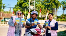 Antusiasme masyarakat mewarnai kegiatan sosialisasi PLN Mobile yang digelar Srikandi PLN UP3 Selaparang di Lombok Timur sebagai upaya meningkatkan literasi digital dan memperluas pemanfaatan layanan kelistrikan berbasis aplikasi. (Dok. PLN)