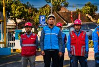 Manager ULP Selong Bangkit Candra Wijaya bersama jajaran personel operasional dan tenaga alih daya mengikuti Safety Briefing yang digelar PLN UIW NTB sebagai bentuk komitmen menghadirkan layanan kelistrikan yang andal, aman, dan berkelanjutan. (Dok. PLN)