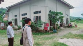 YBM PLN UP3 Sumbawa menyerahkan bantuan zakat kepada santri dhuafa Pondok Pesantren Hidayatullah, Dusun Bangkong, Desa Karang Dima, Kecamatan Labuhan Badas, sebagai bentuk kepedulian terhadap akses pendidikan bagi masyarakat kurang mampu. (Dok. PLN)