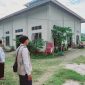 YBM PLN UP3 Sumbawa menyerahkan bantuan zakat kepada santri dhuafa Pondok Pesantren Hidayatullah, Dusun Bangkong, Desa Karang Dima, Kecamatan Labuhan Badas, sebagai bentuk kepedulian terhadap akses pendidikan bagi masyarakat kurang mampu. (Dok. PLN)