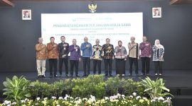 Setelah sekitar delapan tahun, Bank NTB Syariah kembali dipercaya pemerintah sebagai penyalur KUR nasional dengan plafon pembiayaan Rp40 miliar. Kepercayaan ini menjadi bukti komitmen Bank NTB Syariah dalam mendukung pelaku usaha produktif dan mendorong pertumbuhan ekonomi daerah secara berkelanjutan. (Dok. Bank NTB Syariah)