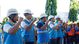 Manajemen bersama seluruh insan PLN meneguhkan komitmen menjadikan keselamatan sebagai budaya kerja, fondasi utama dalam menjaga keandalan pasokan listrik bagi masyarakat. (Dok. PLN)
