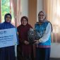 Perwakilan PLN UIW NTB melalui YBM PLN menyerahkan paket perlengkapan sekolah kepada anak-anak Panti Asuhan Annisa di Brang Biji, Kabupaten Sumbawa, sebagai bentuk kepedulian terhadap dunia pendidikan. (Dok. PLN)