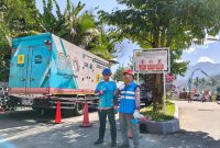 Personel PLN UIW NTB bersiaga melakukan pemantauan sistem kelistrikan dan pengamanan jaringan selama kunjungan Presiden RI dalam peresmian Bendungan Meninting di Lombok Barat. (Dok. PLN)