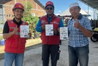 Petugas PLN UP3 Bima memberikan sosialisasi kepada masyarakat mengenai pentingnya menjaga keselamatan di sekitar jaringan listrik sebagai upaya mendukung pasokan listrik yang andal dan aman. (Dok. PLN)