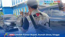 Tim Penyidik KPK RI saat menggeledah kantor Bupati Lombok barat, Kamis (23/7).(Foto: Istimewa)
