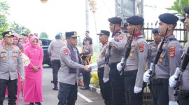 Kapolda NTB Irjen Pol. Kalingga Rendra Raharja, S.E., M.H., didampingi Ketua Bhayangkari Daerah NTB Ny. Widhy Kalingga melaksanakan kunjungan kerja (kunker) ke Polres Lombok Barat pada Rabu (08/07/2026).(Foto: Istimewa)