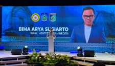 Wakil Menteri Dalam Negeri (Wamendagri), Bima Arya Sugiarto, saat memberikan sambutan dalam pembukaan Rapat Kerja dan Munaslub APPSI Tahun 2026 yang berlangsung di Hotel Aruna Senggigi, Lombok Barat, Kamis (16/7).(Foto: Istimewa)