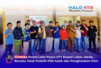 Foto bersama sejumlah wartawan dan pemilik media di Lombok Barat usai musyawarah pembentukan Forum Media Lombok Barat (FORMAL) yang berlangsung di Kedai Ranger.(Foto: Istimewa)