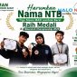 Tiga siswa MAN Lombok Barat, Dimas Andhika Mustafa, Rizkiya Putri, dan Taufik Muhammad Firdaus Bawazir, menunjukkan medali dan sertifikat penghargaan yang diraih dalam Kejuaraan Pencak Silat Masmirah Championship 2026 di GOR Tastura, Praya, Lombok Tengah.(Foto: Istimewa)