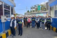Manajemen PT ASDP Cabang Lembar bersama jajaran pemangku kepentingan melakukan peninjauan langsung serta uji coba sistem face recognition di gerbang akses Pelabuhan Penyeberangan Lembar, Senin (20/7/2026).(Foto: Istimewa)
