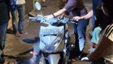 Tim Puma Subdit III Jatanras Ditreskrimum Polda NTB mengamankan terduga pelaku pencurian kendaraan bermotor (curanmor) bersama terduga penadah beserta barang bukti satu unit sepeda motor di wilayah Selagalas, Kota Mataram.(Foto: Istimewa)