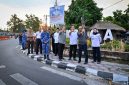 Gubernur NTB Lalu Muhamad Iqbal dan Walikota Mataram Mohan Roliskana saat meninjau langsung Simpang Empat Rembiga, Mataram, Senin (31/8/2026). (Foto: Istimewa).
