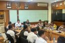 Suasana Rapat Koordinasi persiapan pengamanan MotoGP Mandalika 2026 yang digelar Angkasa Pura di Aula Utama Bandara BIZAM Lombok, Kamis (27/08/2026), dihadiri unsur TNI, Polri, dan berbagai instansi terkait.(Foto: Humas Polda NTB)