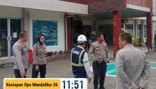 Personel Polda NTB saat meninjau lokasi Pos Pengamanan di Pelabuhan Lembar, Lombok Barat, Senin (10/8/2026), guna mendukung kelancaran Operasi Mandalika Rinjani 2026 jelang MotoGP 2026. (Foto: Humas Polda NTB)