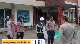 Personel Polda NTB saat meninjau lokasi Pos Pengamanan di Pelabuhan Lembar, Lombok Barat, Senin (10/8/2026), guna mendukung kelancaran Operasi Mandalika Rinjani 2026 jelang MotoGP 2026. (Foto: Humas Polda NTB)