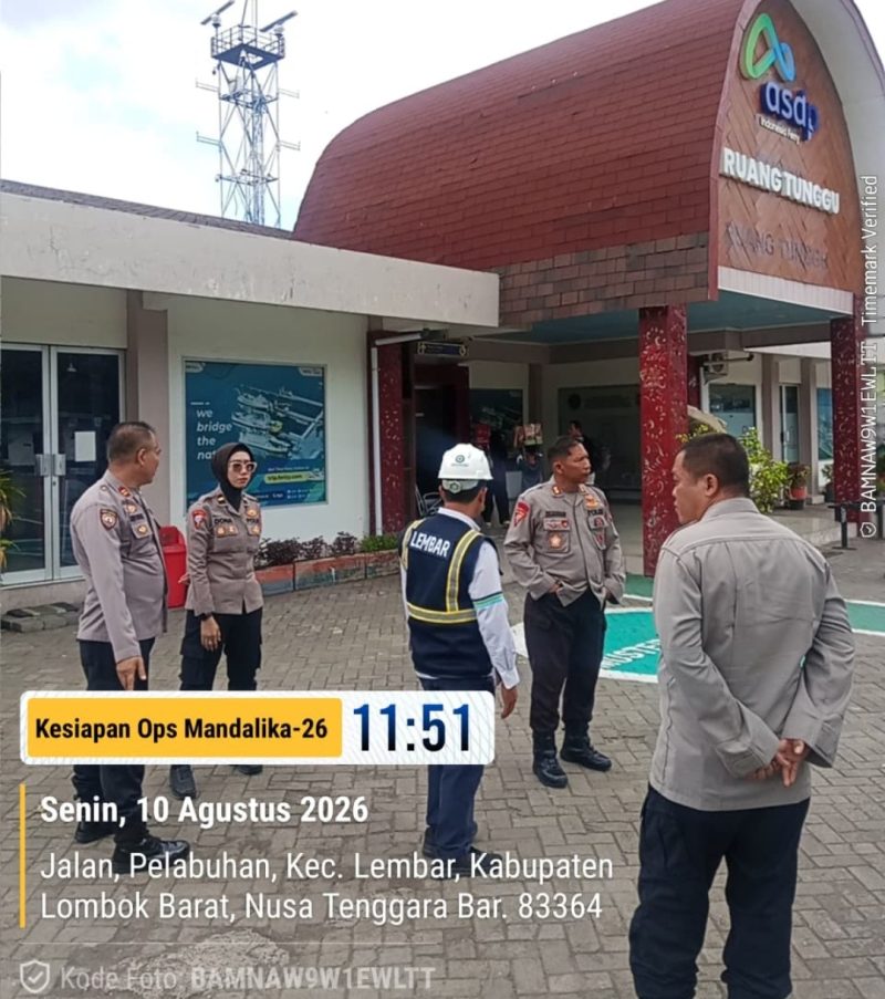 Personel Polda NTB saat meninjau lokasi Pos Pengamanan di Pelabuhan Lembar, Lombok Barat, Senin (10/8/2026), guna mendukung kelancaran Operasi Mandalika Rinjani 2026 jelang MotoGP 2026. (Foto: Humas Polda NTB)