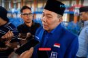 Plt. Ketua DPW PAN NTB, H. Muazzim Akbar, saat diwawancara sejumlah jurnalis usai memberikan pernyataan soal suksesi kursi Wakil Bupati Lombok Barat, Sabtu (1/8).(Foto: Istimewa)