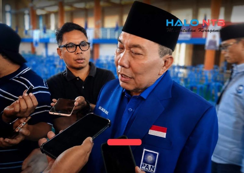 Plt. Ketua DPW PAN NTB, H. Muazzim Akbar, saat diwawancara sejumlah jurnalis usai memberikan pernyataan soal suksesi kursi Wakil Bupati Lombok Barat, Sabtu (1/8).(Foto: Istimewa)