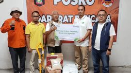 Penyerahan bantuan sembako dan air bersih dari Bank NTB Syariah untuk warga terdampak kebakaran Desa Adat Sade, bertempat di Posko Darurat Bencana BPBD Lombok Tengah.(Foto: Istimewa)