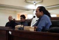 Perwakilan Gabungan Aktivis Lombok Barat, Asmuni, A.Ma., menyampaikan pernyataan terkait anjloknya skor SPI dan MCSP Kabupaten Lombok Barat dalam sebuah forum, sekaligus mendesak Wakil Bupati untuk melakukan evaluasi menyeluruh terhadap jajaran OPD.