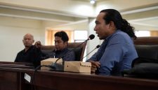 Perwakilan Gabungan Aktivis Lombok Barat, Asmuni, A.Ma., menyampaikan pernyataan terkait anjloknya skor SPI dan MCSP Kabupaten Lombok Barat dalam sebuah forum, sekaligus mendesak Wakil Bupati untuk melakukan evaluasi menyeluruh terhadap jajaran OPD.
