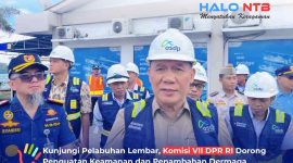 Anggota Komisi VII DPR RI Bambang Haryo Soekartono memberikan keterangan kepada awak media di Pelabuhan Lembar, Lombok Barat, NTB, Senin (10/8/2026), usai melakukan kunjungan kerja ke PT ASDP Indonesia Ferry Cabang Lembar.