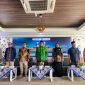 Rektor UIN Mataram Prof. Dr. H. Masnun, M.Ag., didampingi Ketua LP2M Prof. Dr. H. Kadri, M.Si., dan sejumlah narasumber berfoto bersama usai pembukaan Moderation Connect Ke-3 Tahun 2026 bertema Bridging Culture, Law, and Eco-Theology: A Religious Moderation Approach to Global Peace and Sustainability, Kamis (13/8/2026).