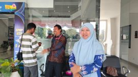Wakil Bupati Lombok Barat, Hj. Nurul Adha (UNA) usai menjalani pemeriksaan oleh KPK di Gedung BPKP NTB, Kamis (13/8).