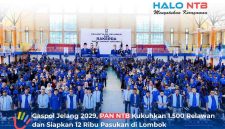 Foto bersama Ketua DPW PAN NTB, Ketua DPD PAN (Lombok Barat, Kota Mataram, dan Lombok Utara), pengurus DPC PAN, beserta jajaran dan ribuan relawan usai acara Pelantikan Relawan dan Rapat Kerja Daerah (Rakerda) PAN di GOR Tripat, Gerung, Lombok Barat, Sabtu (1/8/2026).(Foto: Istimewa)