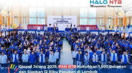 Foto bersama Ketua DPW PAN NTB, Ketua DPD PAN (Lombok Barat, Kota Mataram, dan Lombok Utara), pengurus DPC PAN, beserta jajaran dan ribuan relawan usai acara Pelantikan Relawan dan Rapat Kerja Daerah (Rakerda) PAN di GOR Tripat, Gerung, Lombok Barat, Sabtu (1/8/2026).(Foto: Istimewa)
