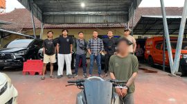 Tersangka curanmor berinisial HA alias Gero (27) beserta barang bukti sepeda motor Yamaha N-Max diamankan Tim URC Puma Jatanras Ditreskrimum Polda NTB, Mataram. (Foto: Dok. Humas Polda NTB)