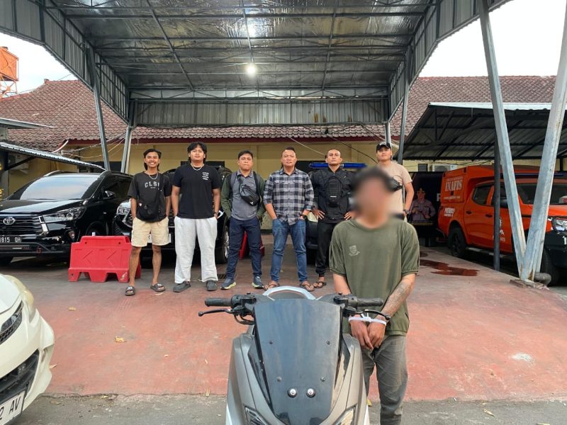 Tersangka curanmor berinisial HA alias Gero (27) beserta barang bukti sepeda motor Yamaha N-Max diamankan Tim URC Puma Jatanras Ditreskrimum Polda NTB, Mataram. (Foto: Dok. Humas Polda NTB)