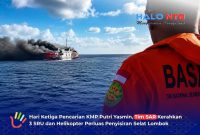 Detik-detik tim SAR Basarnas Mataram bergerak mendekati KMP Putri Yasmin yang terbakar di tengah laut, Rabu (12/8).(Foto Halo NTB)