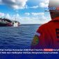 Detik-detik tim SAR Basarnas Mataram bergerak mendekati KMP Putri Yasmin yang terbakar di tengah laut, Rabu (12/8).(Foto Halo NTB)