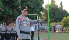 Kapolda NTB, Irjen Pol. Kalingga Rendra Raharja, S.E., M.H., memimpin langsung Apel Siaga Kamtibmas serentak di seluruh jajaran, jelang peringatan HUT RI ke-81 dan kunjungan kerja Kapolri ke Lombok Timur.(Foto: Istimewa)