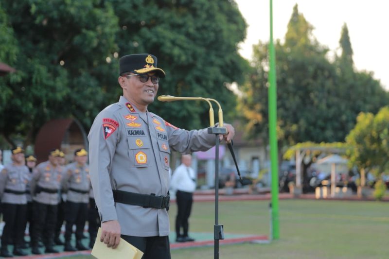 Kapolda NTB, Irjen Pol. Kalingga Rendra Raharja, S.E., M.H., memimpin langsung Apel Siaga Kamtibmas serentak di seluruh jajaran, jelang peringatan HUT RI ke-81 dan kunjungan kerja Kapolri ke Lombok Timur.(Foto: Istimewa)