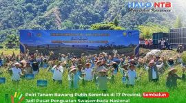 Kapolri Jenderal Listyo Sigit Prabowo bersama Menteri Pertanian Amran Sulaiman, Menko Bidang Pangan Zulkifli Hasan, anggota Komisi IV DPR RI Siti Hediati Soeharto, dan jajaran Forkopimda NTB mengikuti panen raya bawang putih di Sembalun, Lombok Timur, Rabu (19/8/2026).(Foto: Istimewa)
