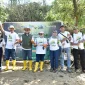 Bank NTB Syariah bersama mitra dan pemangku kepentingan saat melakukan penanaman mangrove di Ekowisata Mangrove Paremas, Lombok Timur. (Dok. Bank NTB Syariah)