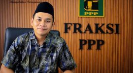 Anggota Komisi IV DPRD Lombok Barat, Muhammad Munip, M.Kes., saat memberikan keterangan terkait desakan evaluasi Dewan Pengawas RSUD Tripat, di ruang kerjanya, Senin (3/8/2026).(Foto: Halontb)