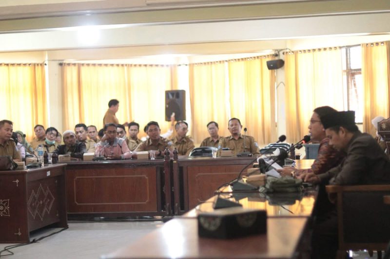 Suasana hearing Persatuan Guru PPPK dengan anggota Komisi IV DPRD Lombok Barat di ruang sidang, Senin (10/8/2026).(Foto: Istimewa)