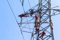 Pemeliharaan preventif melalui metode PDKB menjadi komitmen PLN UIW NTB dalam menghadirkan listrik yang andal dan berkelanjutan, sekaligus mendukung aktivitas masyarakat, dunia usaha, dan pembangunan daerah menjelang HUT ke-81 Republik Indonesia. (Dok. PLN)