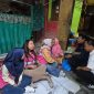 Srikandi PLN berdialog langsung dengan penerima manfaat sebagai bentuk kepedulian dan penguatan usaha mikro dalam momentum HUT ke-81 RI. (Dok. PLN)