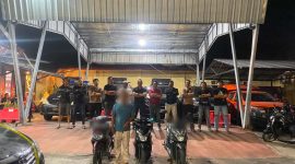 Tim Unit Reaksi Cepat Puma Subdit III Jatanras Ditreskrimum Polda NTB menunjukkan barang bukti tiga unit sepeda motor hasil curian yang berhasil diamankan dari tangan terduga penadah di Sekotong Barat, Kabupaten Lombok Barat.(Foto: Istimewa)
