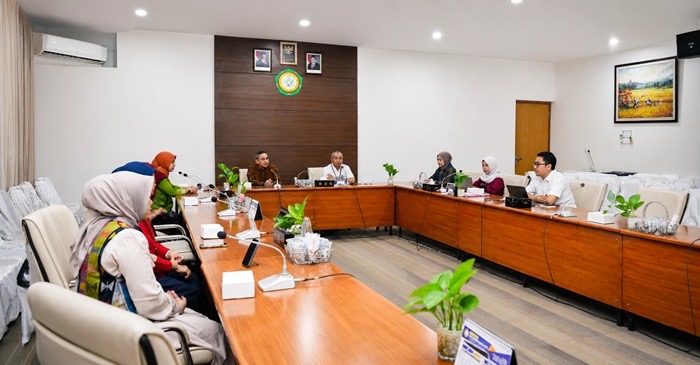 Suasana penandatanganan Nota Kesepahaman (MoU) antara PT Bank NTB Syariah dan Universitas Islam Al-Azhar (UNIZAR) di Mataram, yang mencakup kerja sama di bidang pendidikan, penelitian, dan pengabdian kepada masyarakat.(Foto: Istimewa)