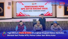 Jajaran Polda NTB menggelar konferensi pers terkait hasil Operasi Antik Rinjani 2026 di Mapolda NTB, Selasa (11/8/2026), yang mengungkap 129 kasus narkotika sekaligus penangkapan tiga oknum anggota Polri.(Foto: Istimewa)